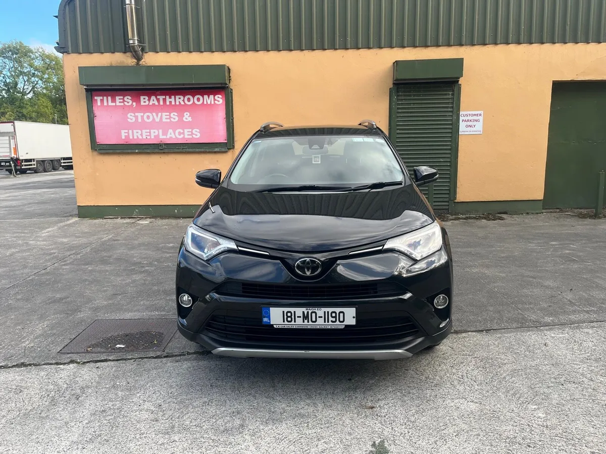 2018 (181) Toyota RAV4 luna sport NCT02/28 - Image 3