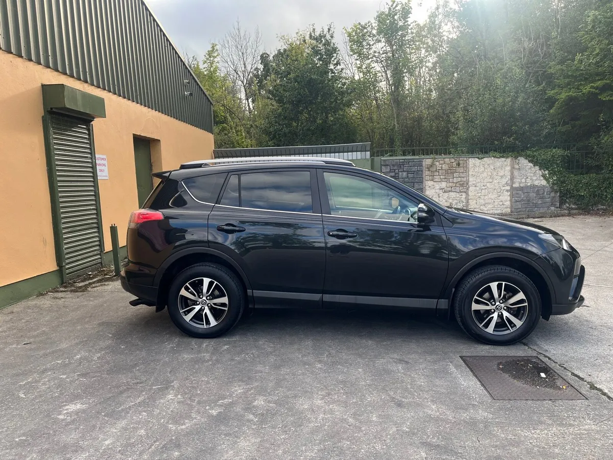 2018 (181) Toyota RAV4 luna sport NCT02/28 - Image 5