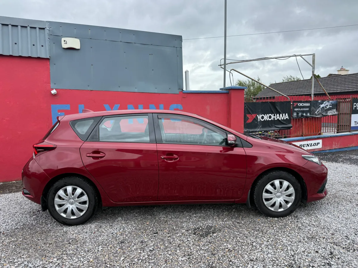 Toyota Auris 2017 1.33 Petrol LOW KMS - Image 6