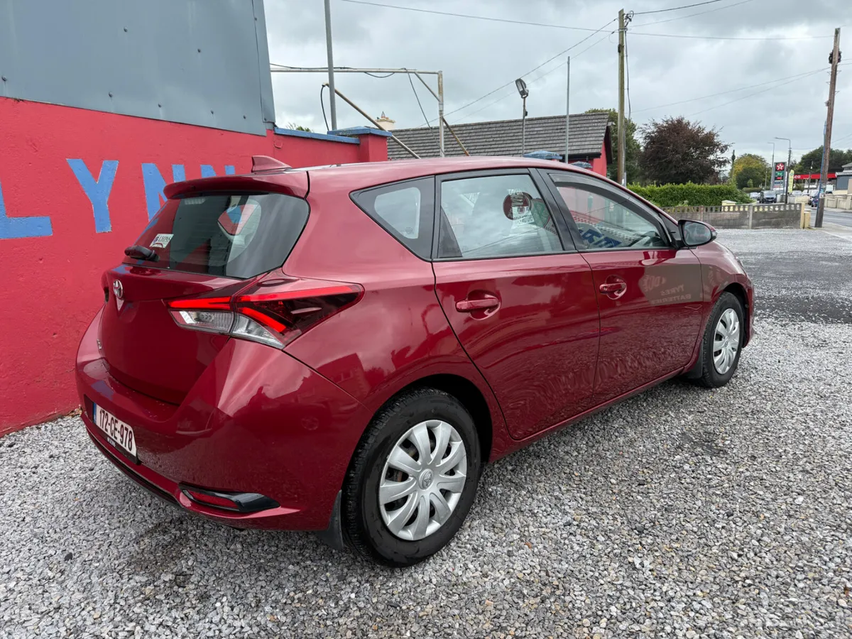 Toyota Auris 2017 1.33 Petrol LOW KMS - Image 4