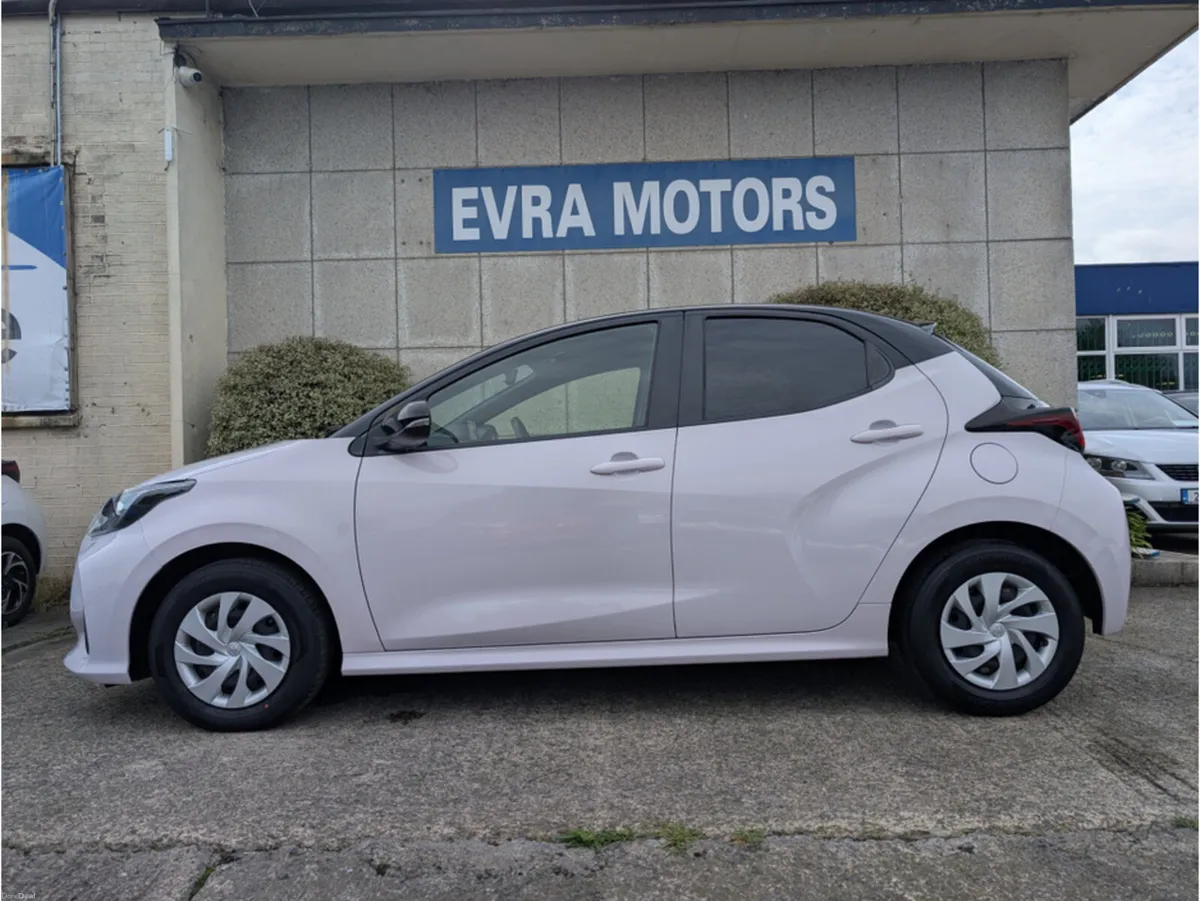 Toyota Yaris X HYBRID AUTOMATIC 1.5 PETROL //LOW M - Image 5