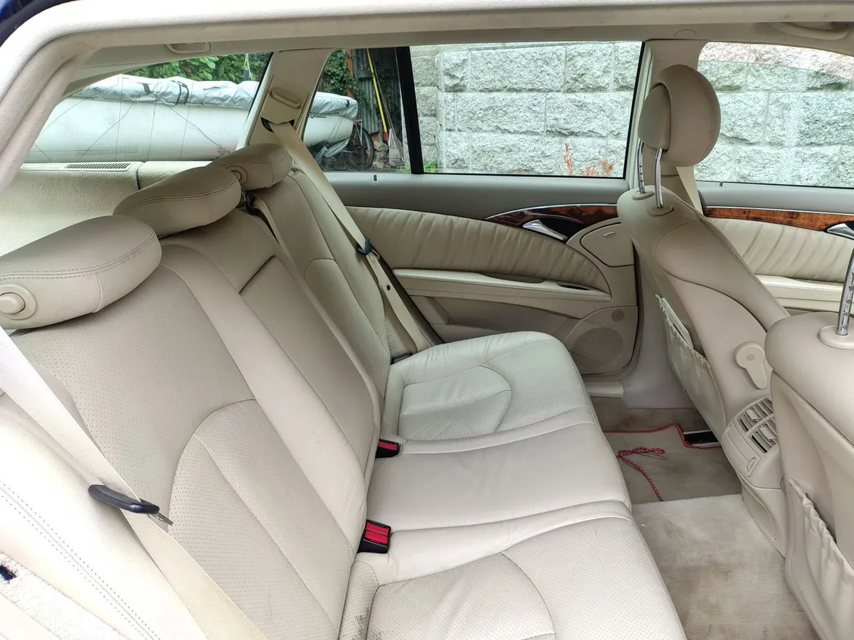Mercedes-Benz E-Class 270 CDI Estate - Image 3