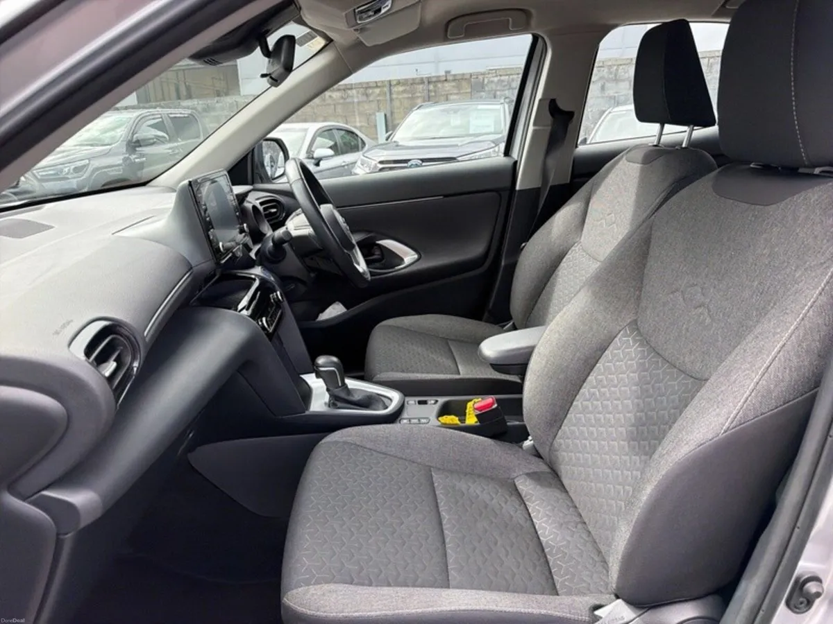 Toyota Yaris Cross LUNA HYBRID AUTOMATIC // REAR C - Image 6