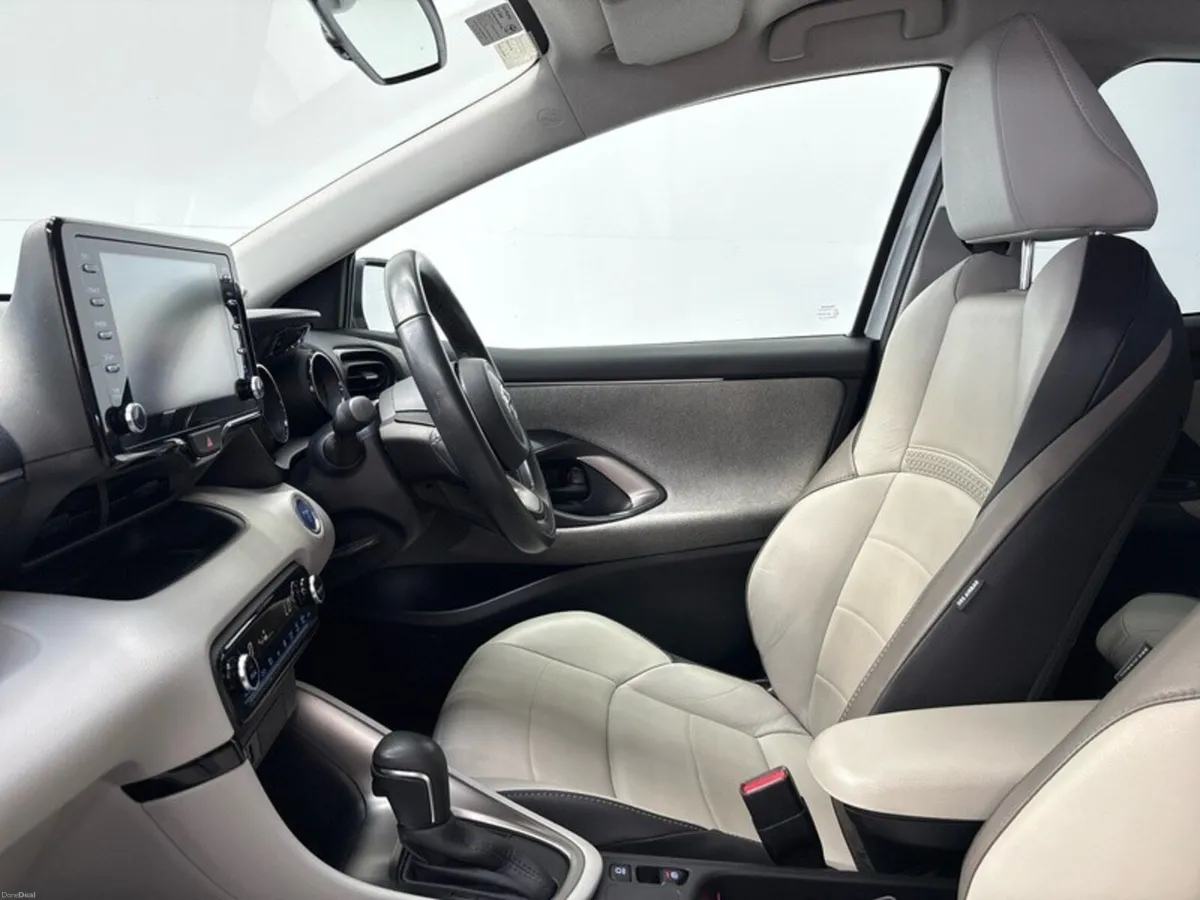 Toyota Yaris YARIS HYBRID PLATINUM - TOP SPEC - IR - Image 6