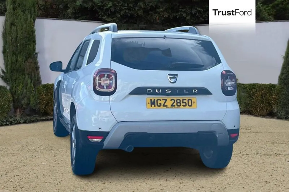 Dacia Duster 1.6 SCe Comfort 5dr - Image 2