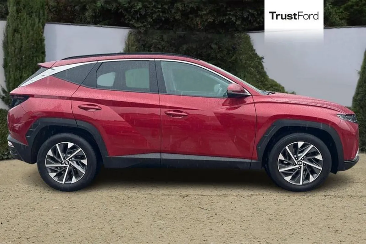 Hyundai Tucson 1.6 TGDi Premium 5dr 2WD- Heated Fr - Image 3