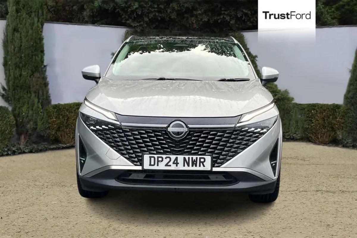Nissan Qashqai 1.3 DiG-T MH N-Connecta 5dr - PANOR - Image 6
