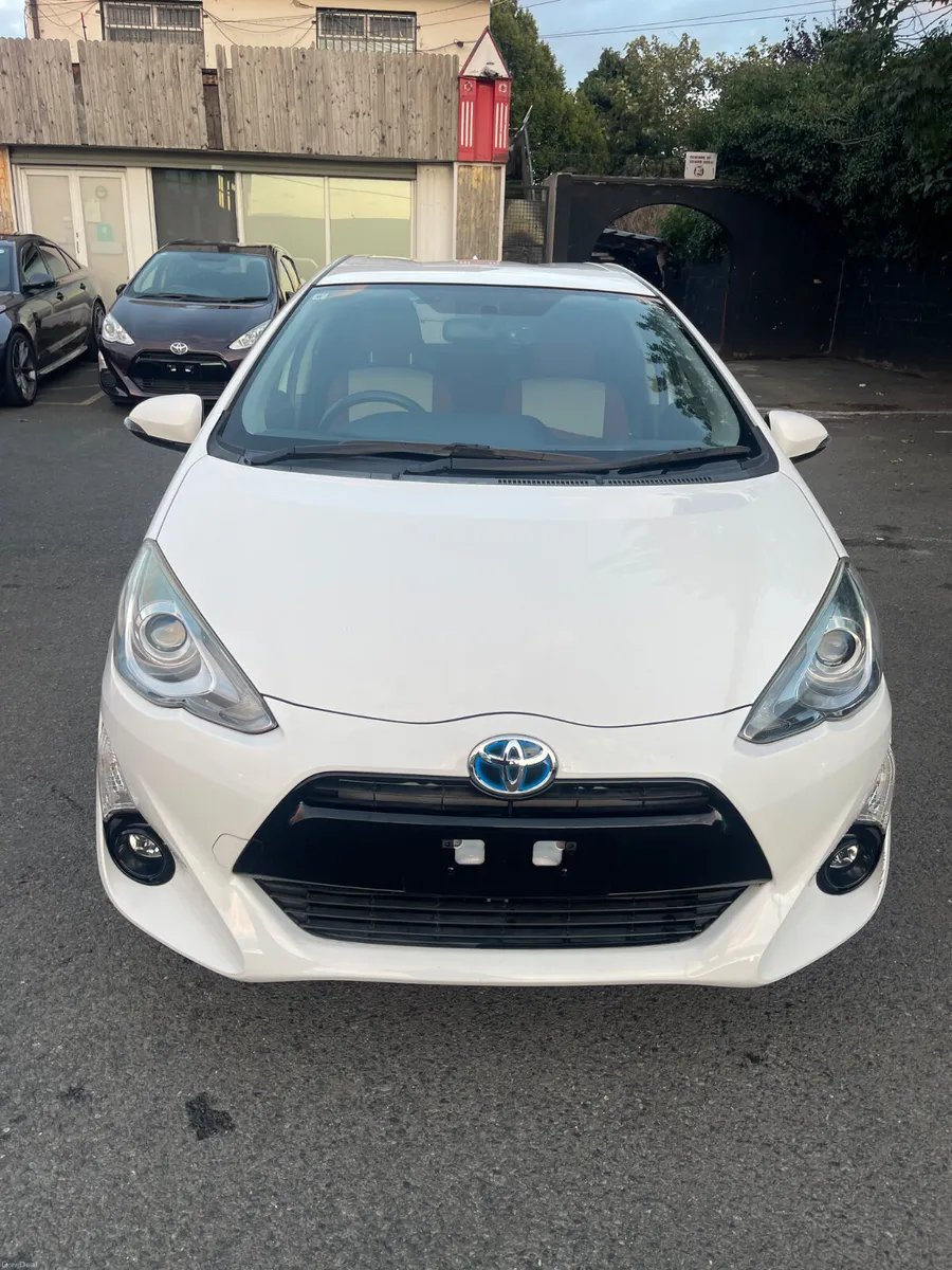 2015 Toyota aqua low mileage - Image 4
