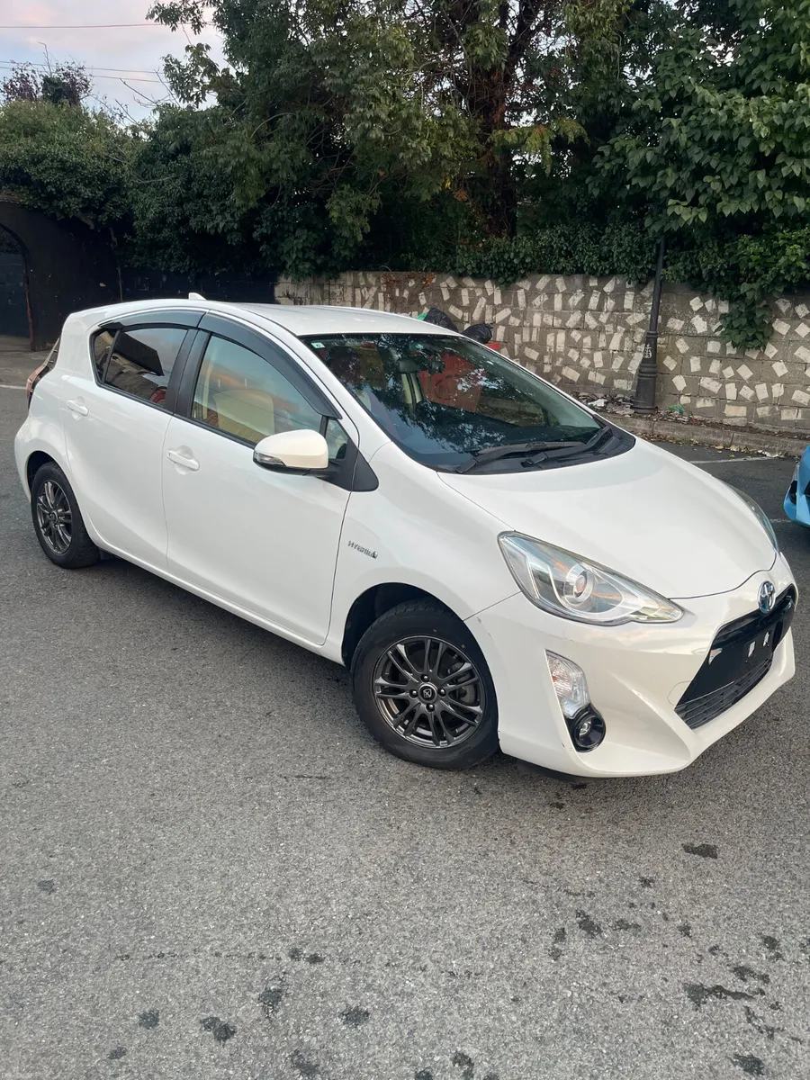 2015 Toyota aqua low mileage - Image 2