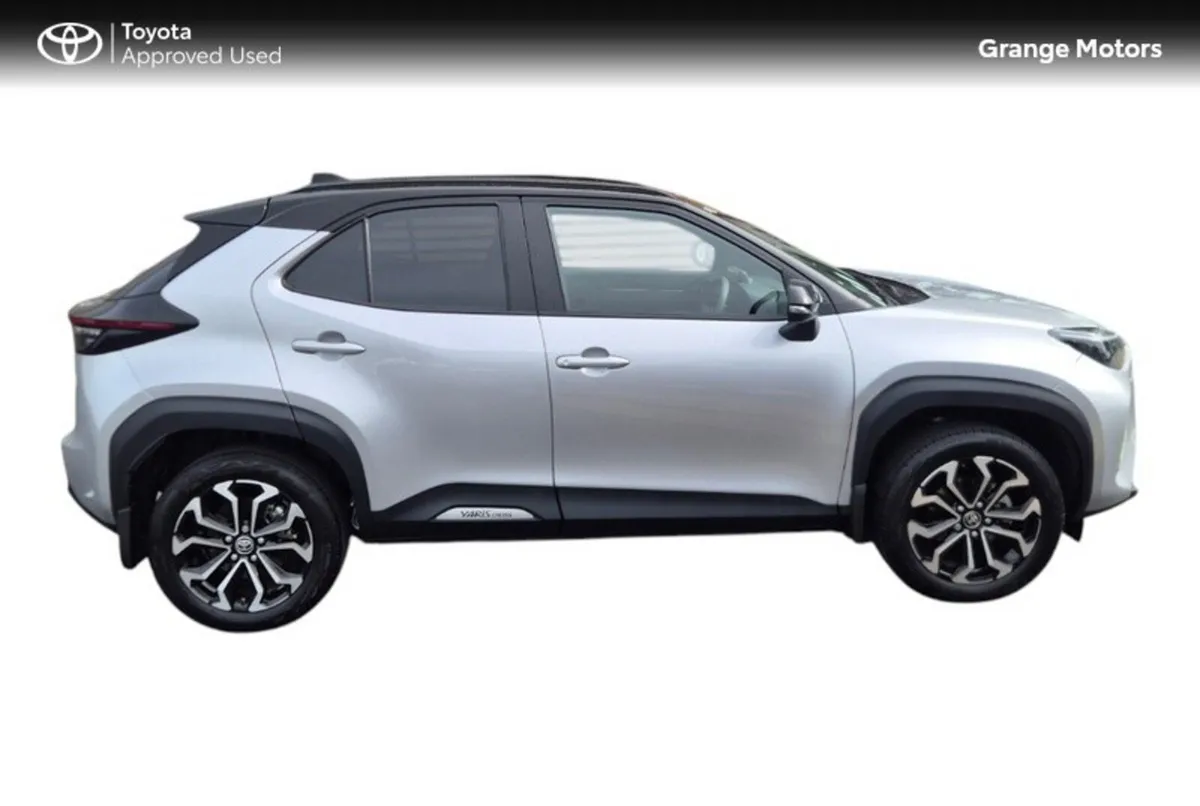 Toyota Yaris Cross 1.5 LUNA SPORT BI-TONE 5DR - Image 3