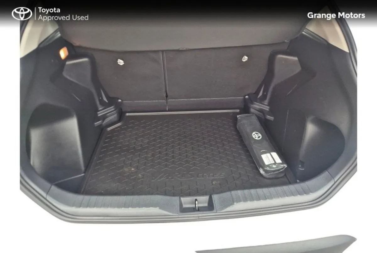 Toyota Yaris Cross 1.5 HYBRID LUNA 5DR - Image 2