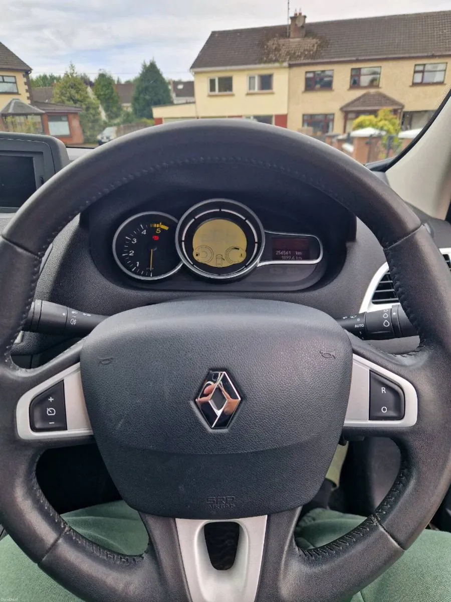Renault Fluence TOM TOM EDITION - Image 1