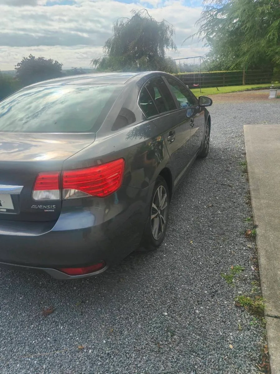 142 Toyota Avensis strada - Image 4