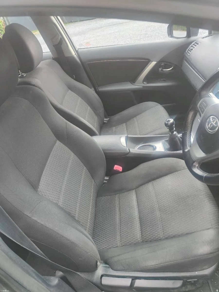 142 Toyota Avensis strada - Image 6