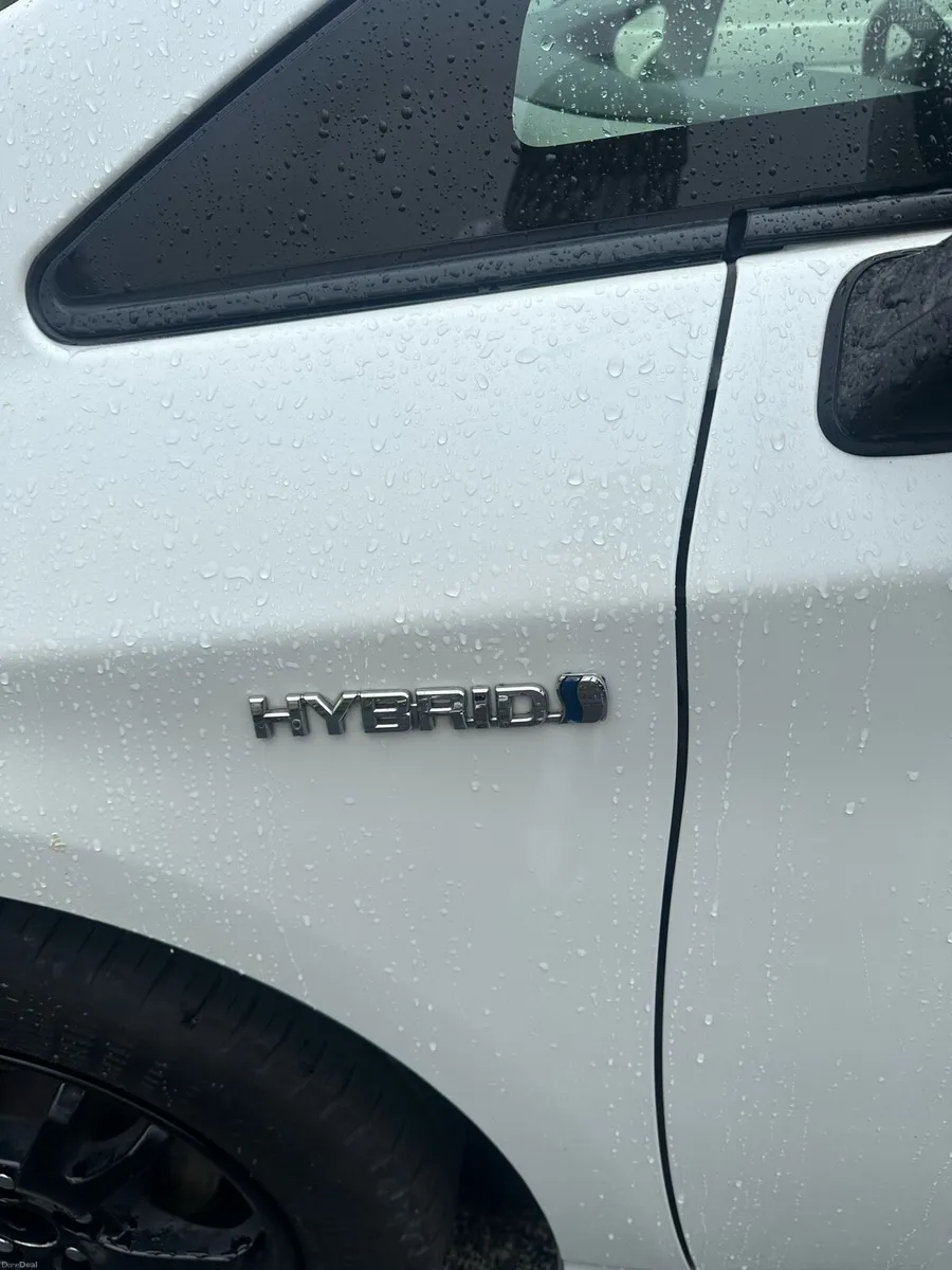 Toyota Prius 2015 - Image 5