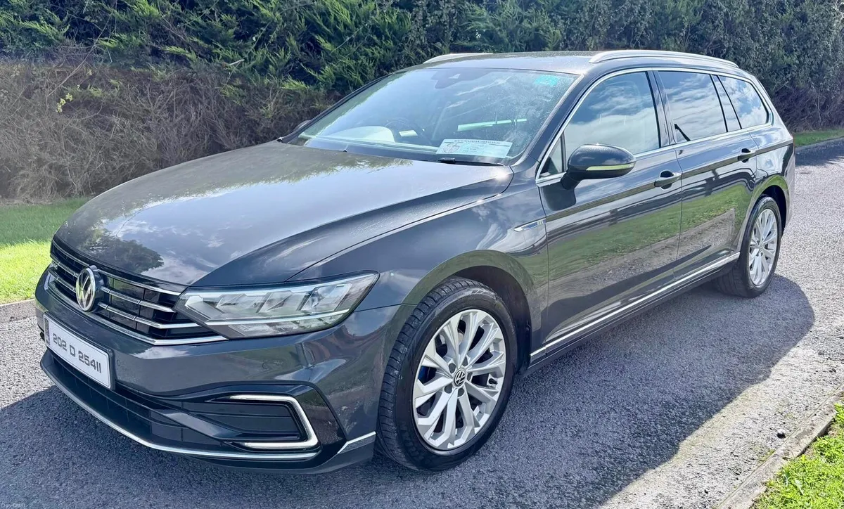 2020Volkswagen Passat 1.4  TSI PHEV - Image 2
