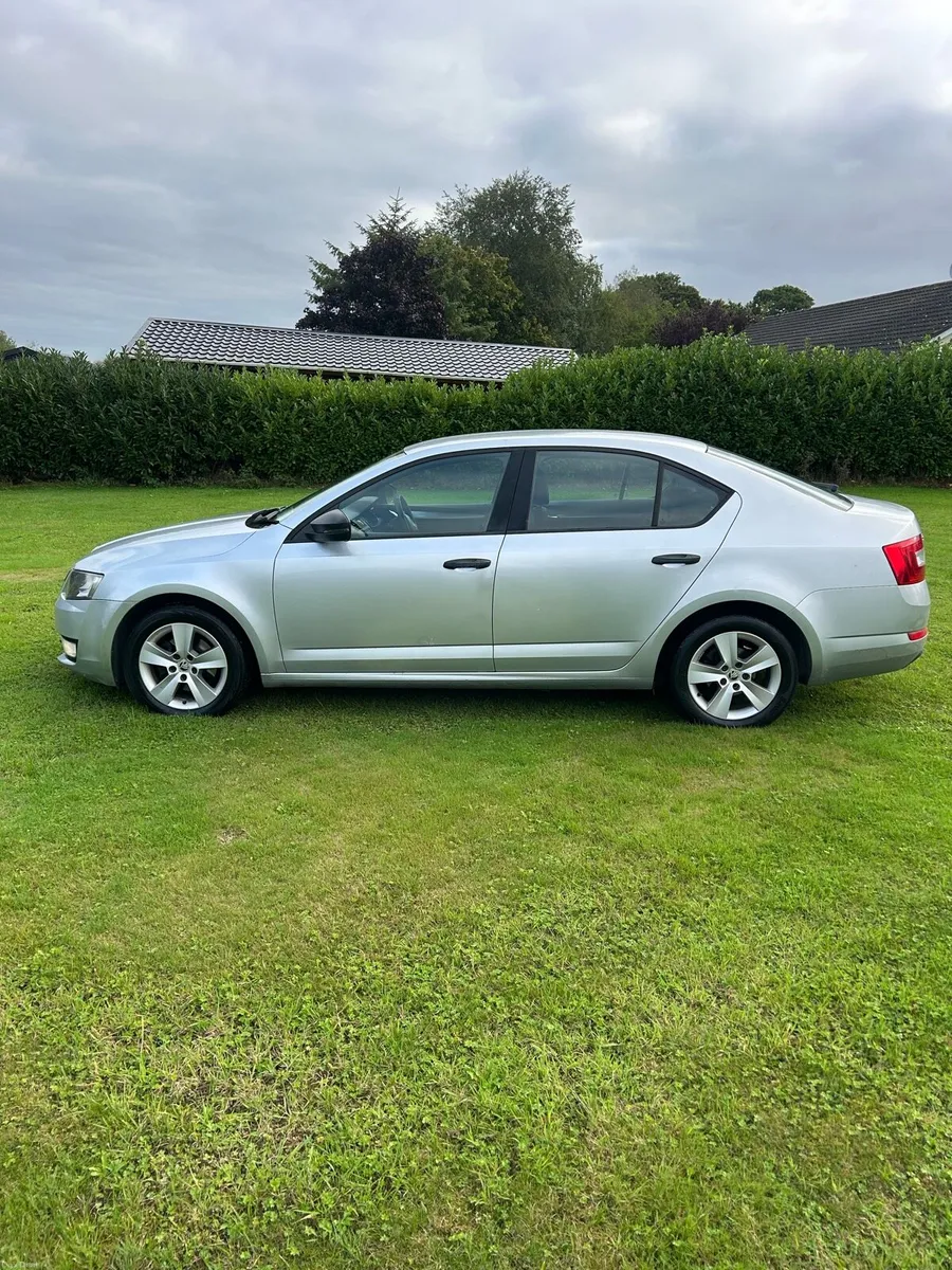 2014 Skoda Octavia diesel automatic - Image 4