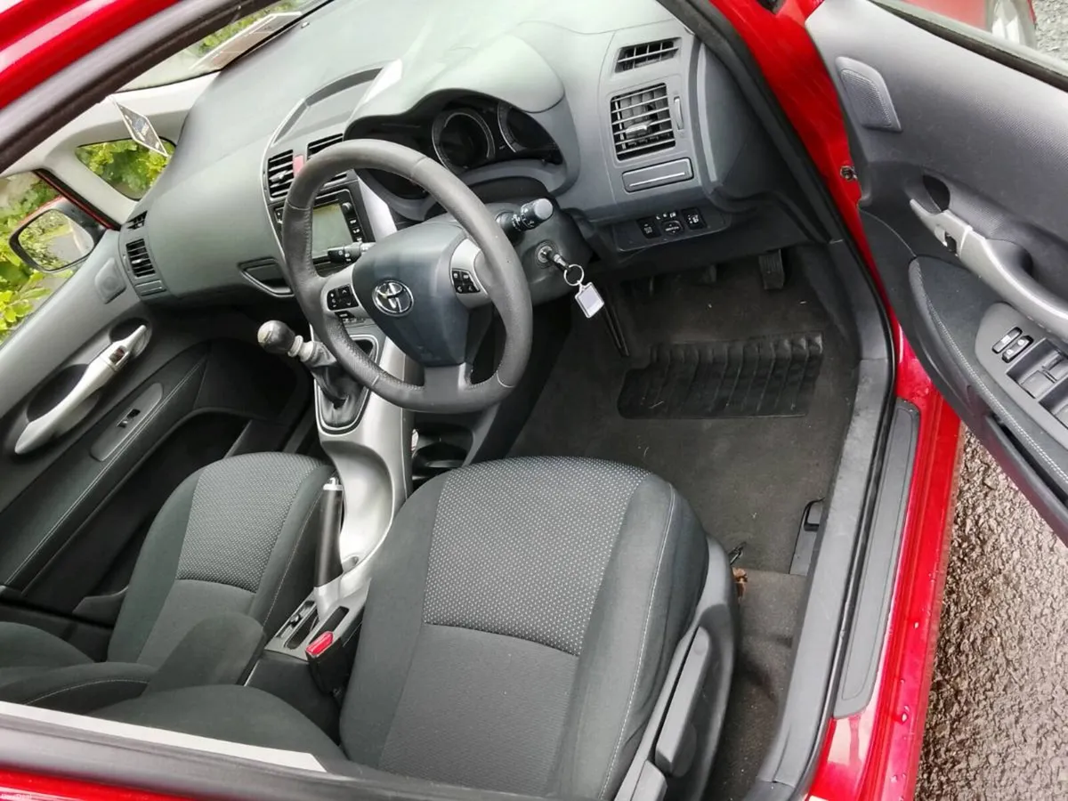 2012 Toyota Auris - Image 5