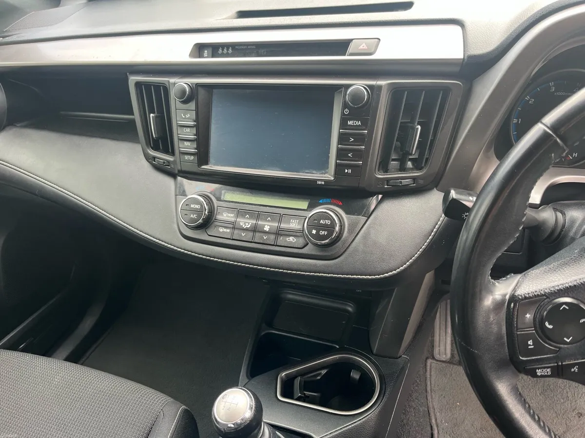 2017 Toyota Rav 4 Sol - Image 5
