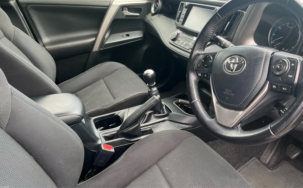 2017 Toyota Rav 4 Sol - Image 6