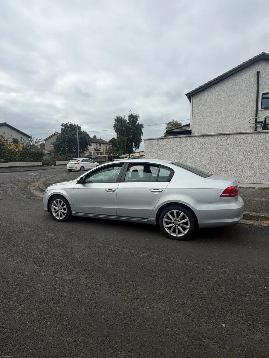 Volkswagen Passat 2014 - Image 2