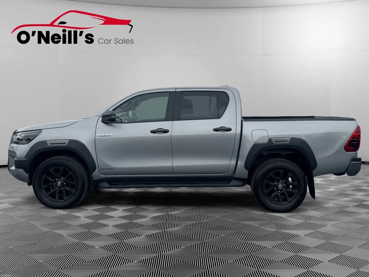 Toyota Hilux 2025 2.8  INVINCIBLE 4DR NO VAT! #458 - Image 4