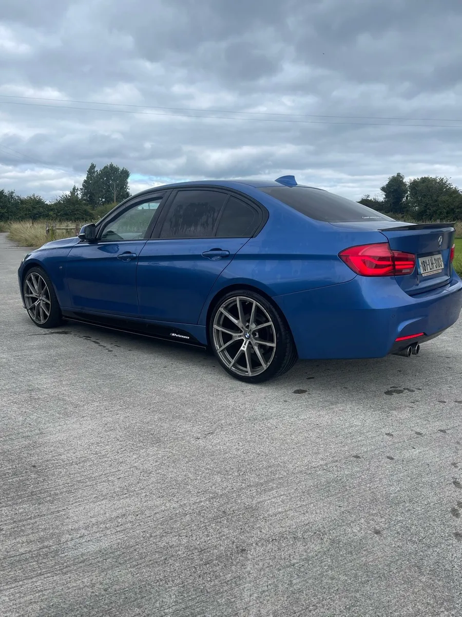 BMW 320d M Sport Auto, Leather - Image 2