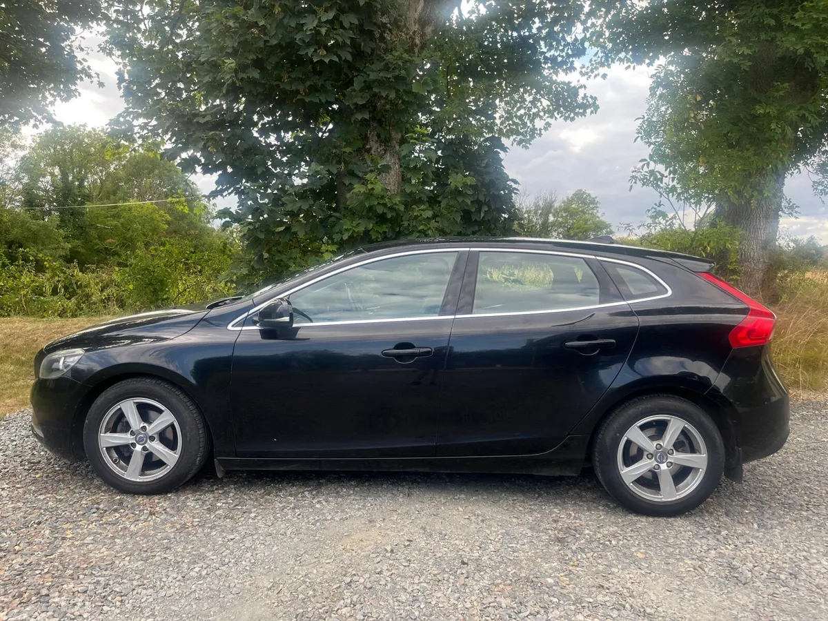 Volvo V40 2013 - Image 1