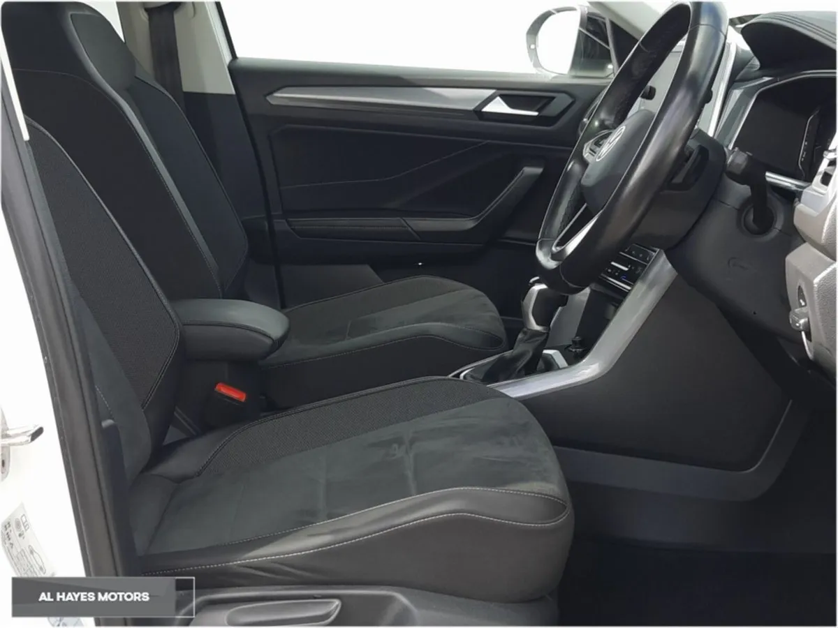 Volkswagen T-Roc **AUTOMATIC PETROL**SUNROOF**ELEC - Image 4