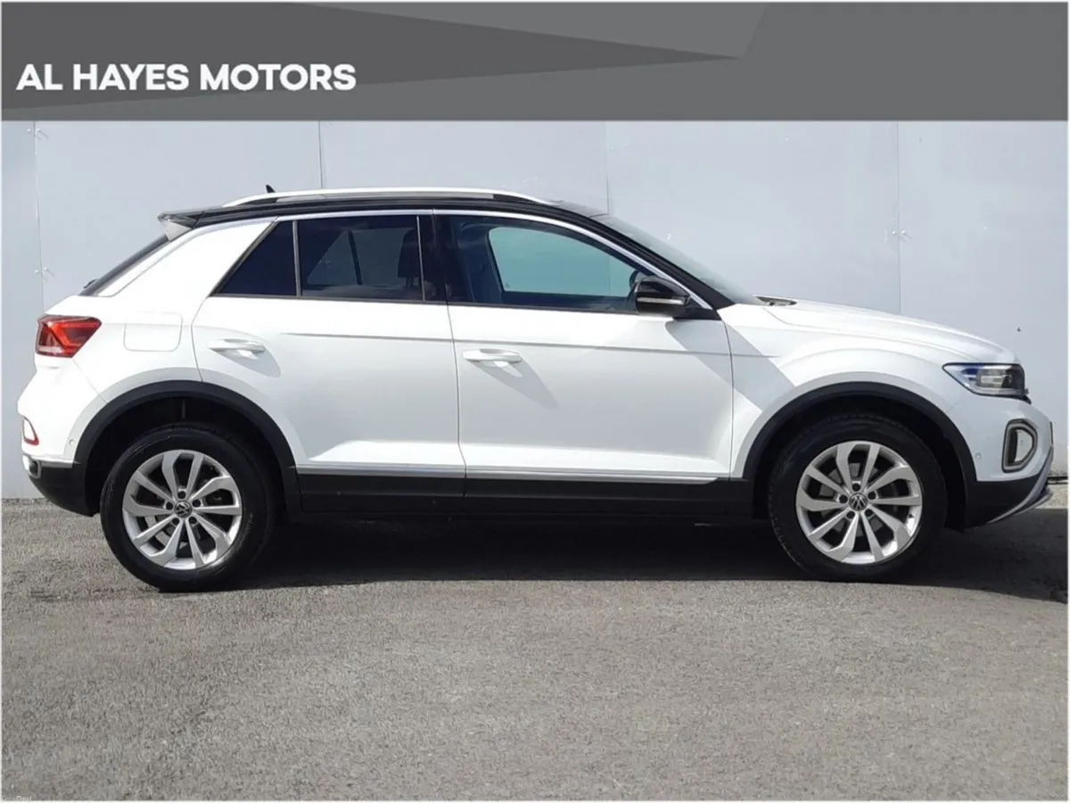 Volkswagen T-Roc **AUTOMATIC PETROL**SUNROOF**ELEC - Image 6