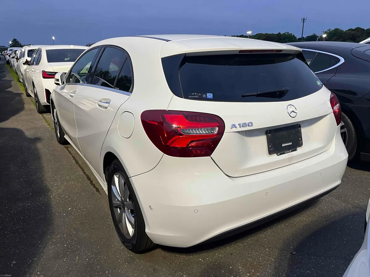 MERCEDES BENZ A180 STYLE AUTO 2017 - Image 3
