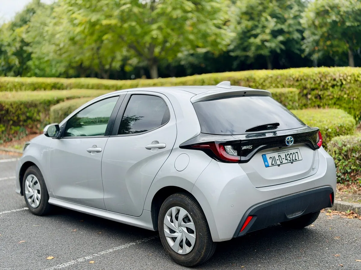 2021 TOYOTA YARIS • HYBRID • NEW NCT - Image 3