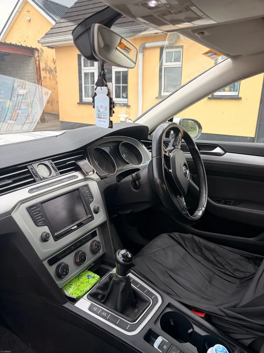 Volkswagen Passat Read Add - Image 4