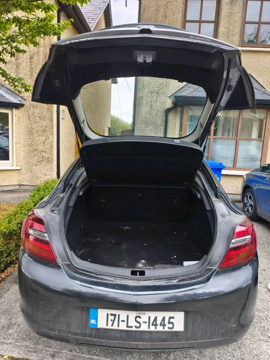 Car - Image 3