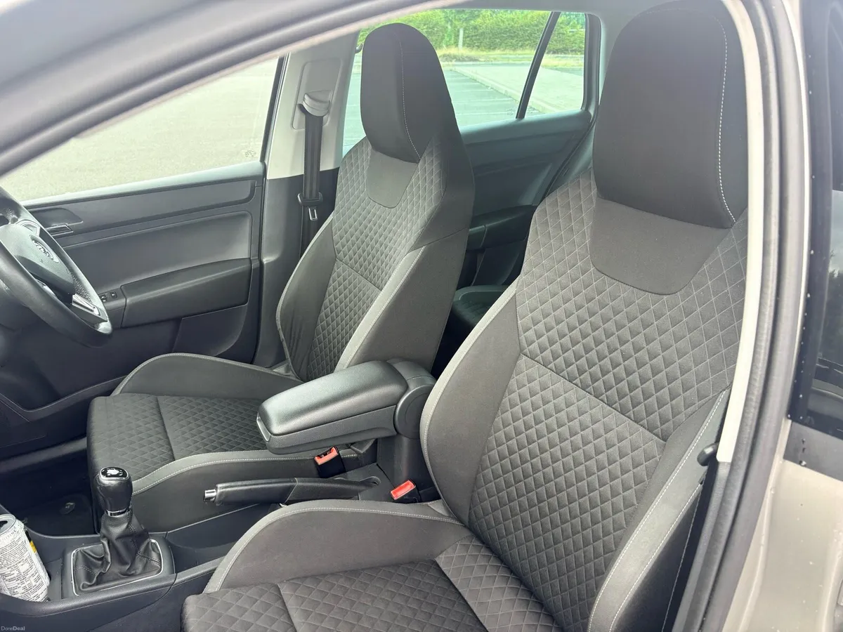 16 Skoda rapid - Image 4