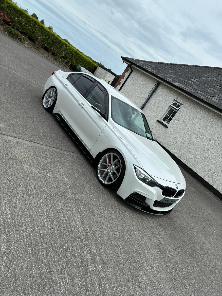 BMW 318d 2016 - Image 2