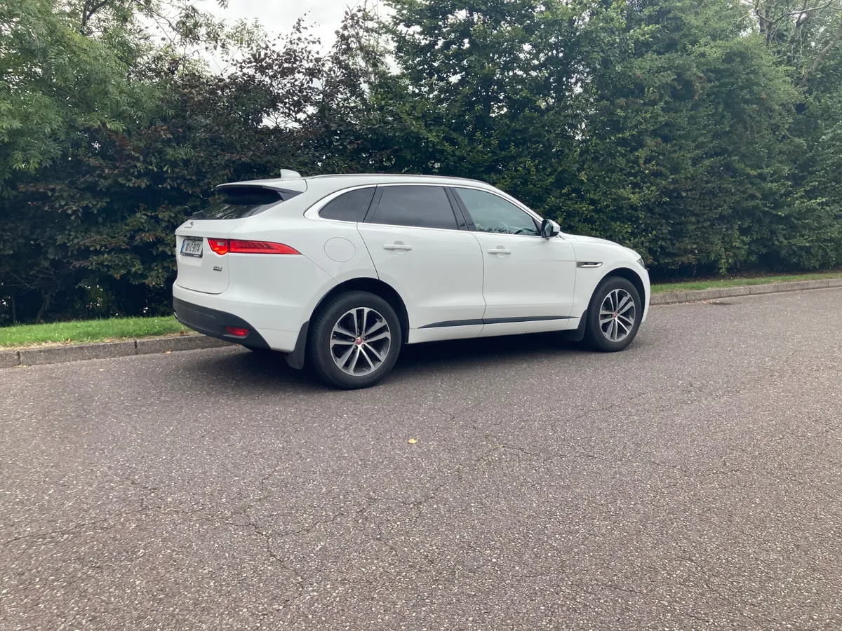 2018 Jaguar F-Pace 2.0 D AWD 180 BHP R-SPORT - Image 3