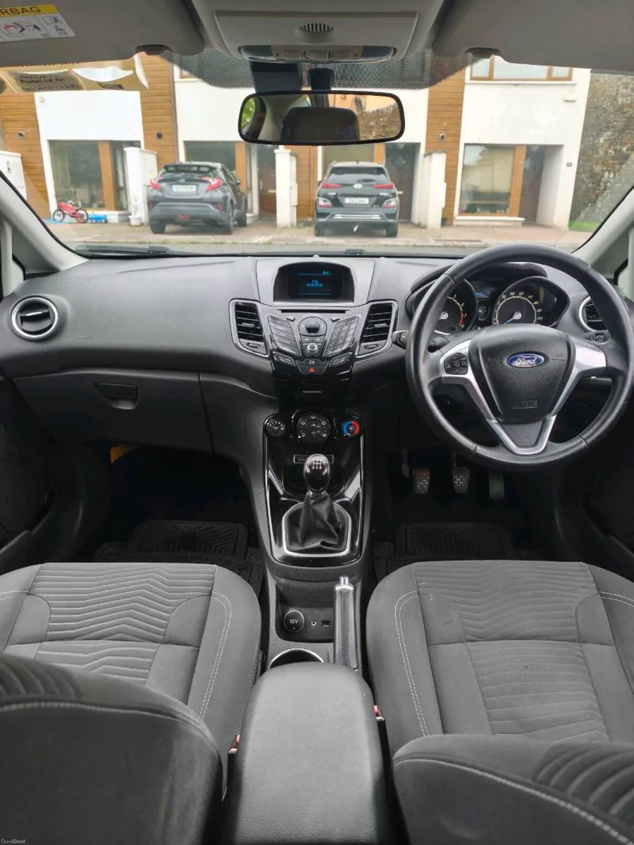 Ford fiesta - Image 4