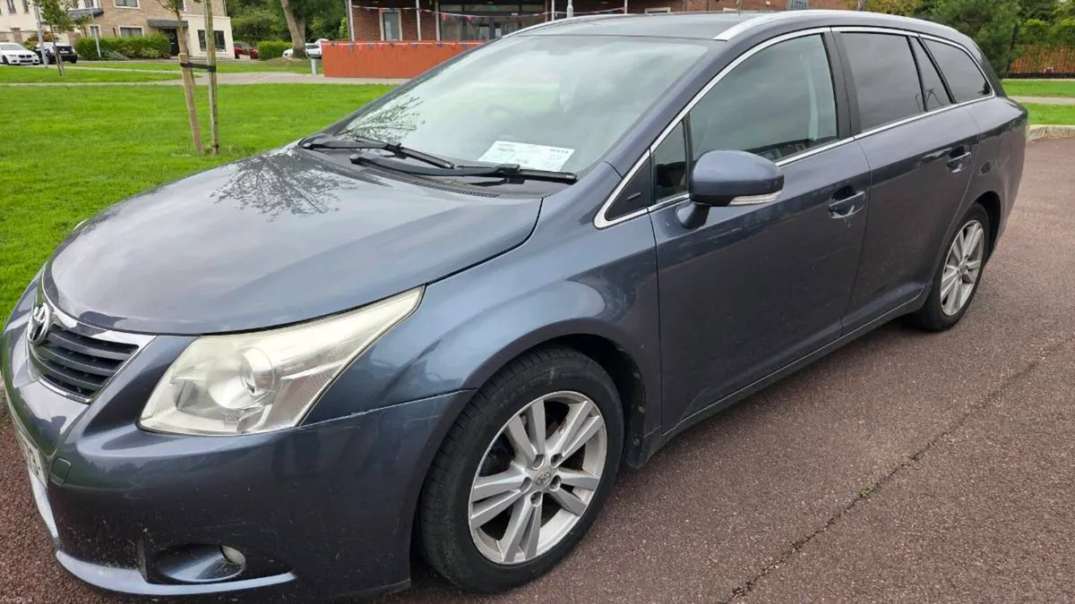 TOYOTA AVENSIS D4D T4 5 DOORS - Image 3