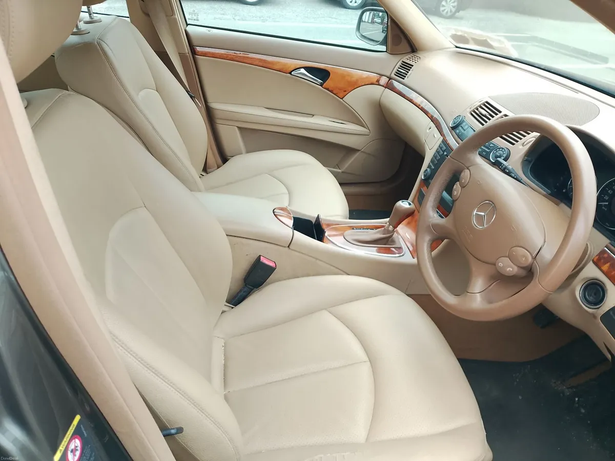 Mercedes-Benz E-Class 2009 - Image 3