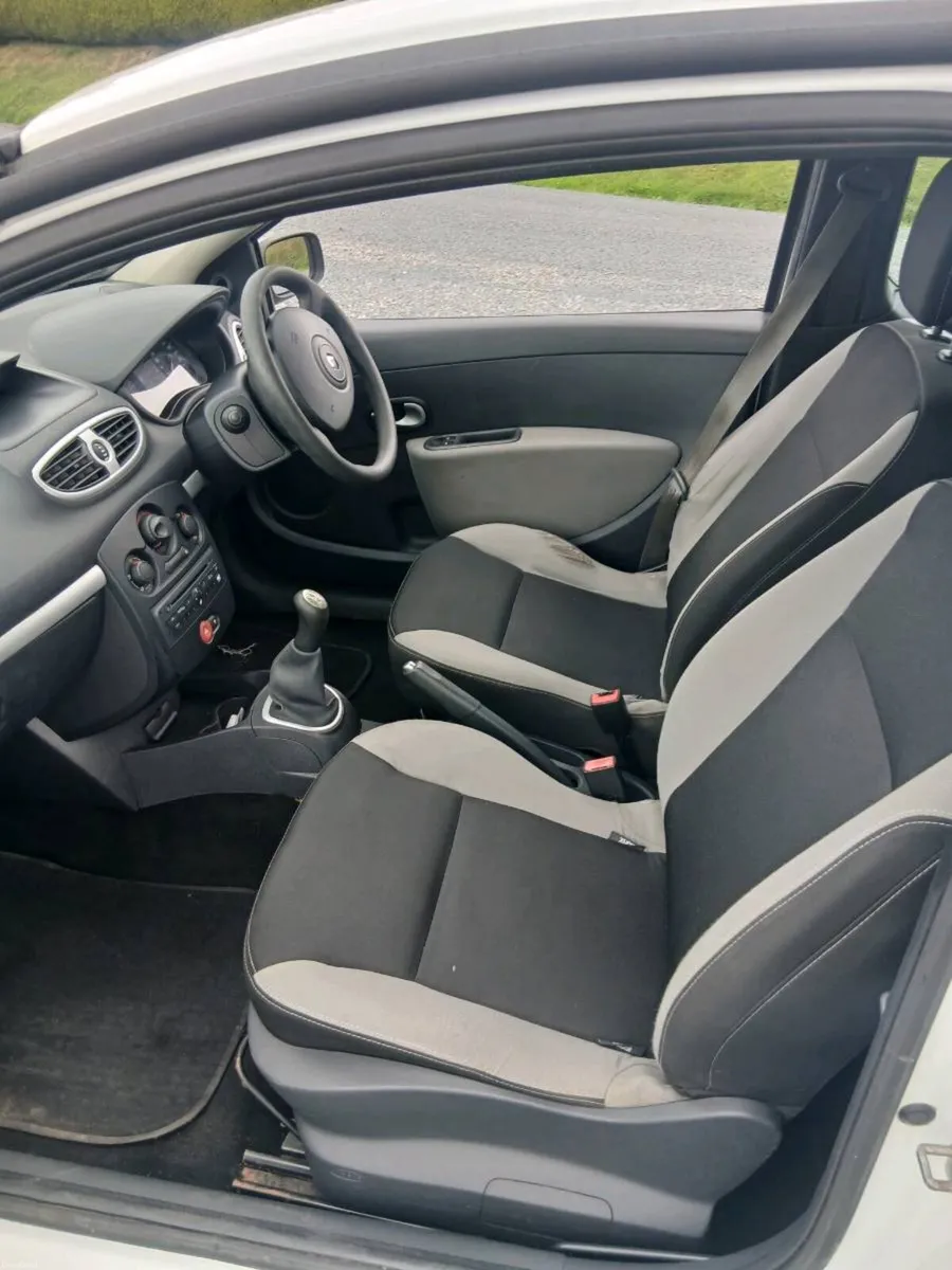 12 renault clio 1.2 petrol new nct - Image 6