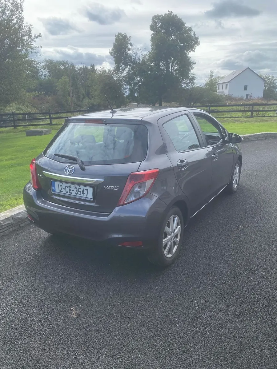 Toyota Yaris 2012 - Image 2