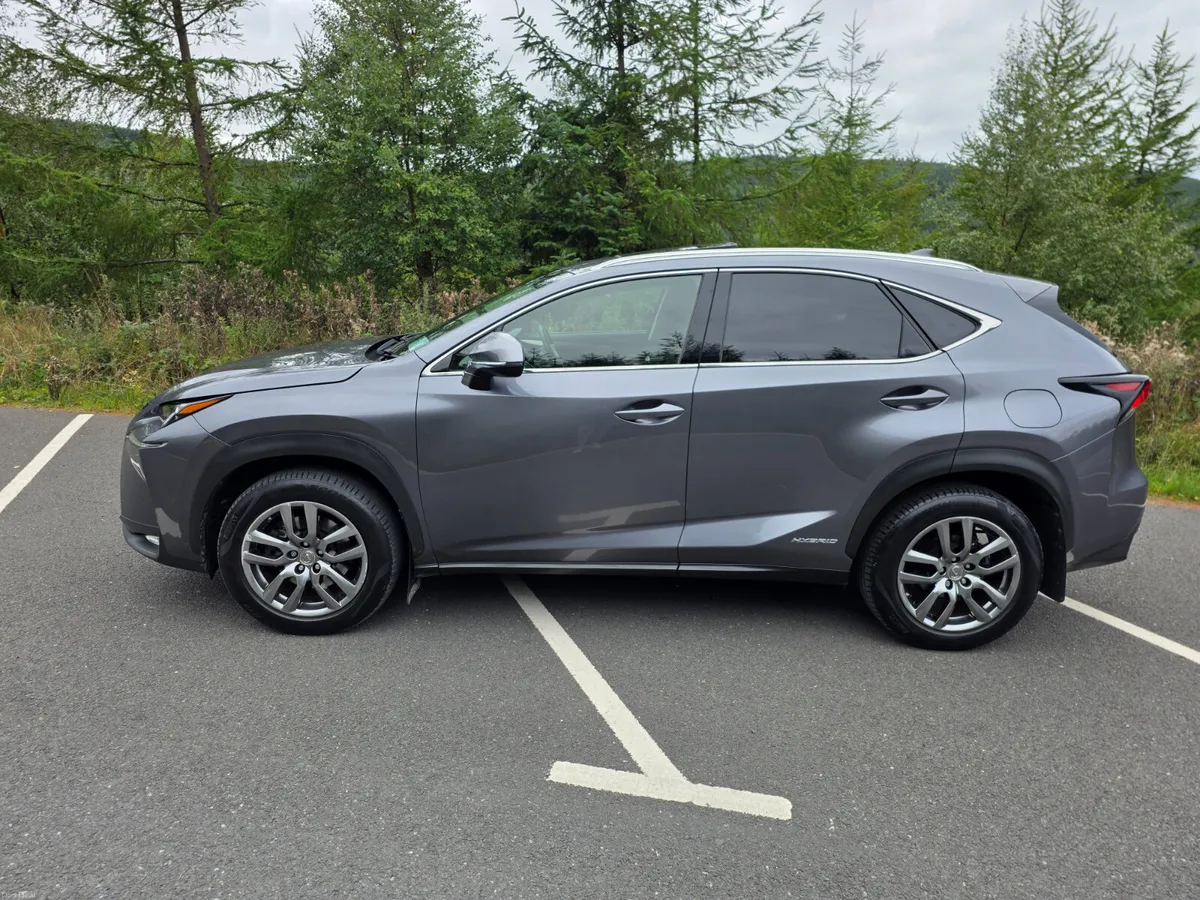 2017 LEXUS NX300H LUXURY LOW KMS - Image 4