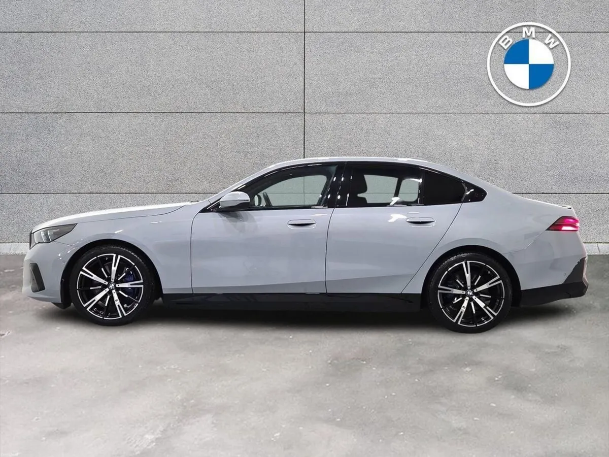 BMW i5 eDrive40 M Sport Pro Saloon - Image 3