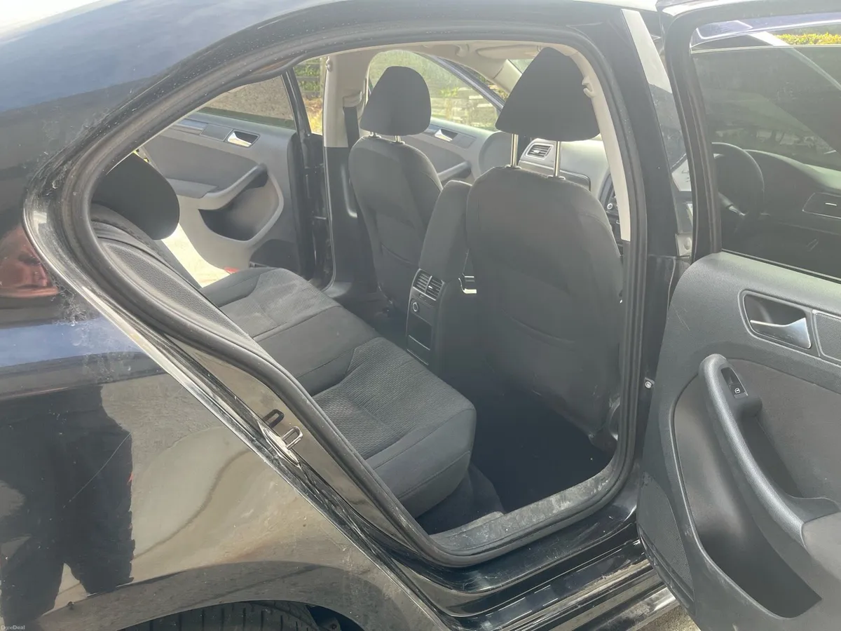 Volkswagen Jetta - Image 6