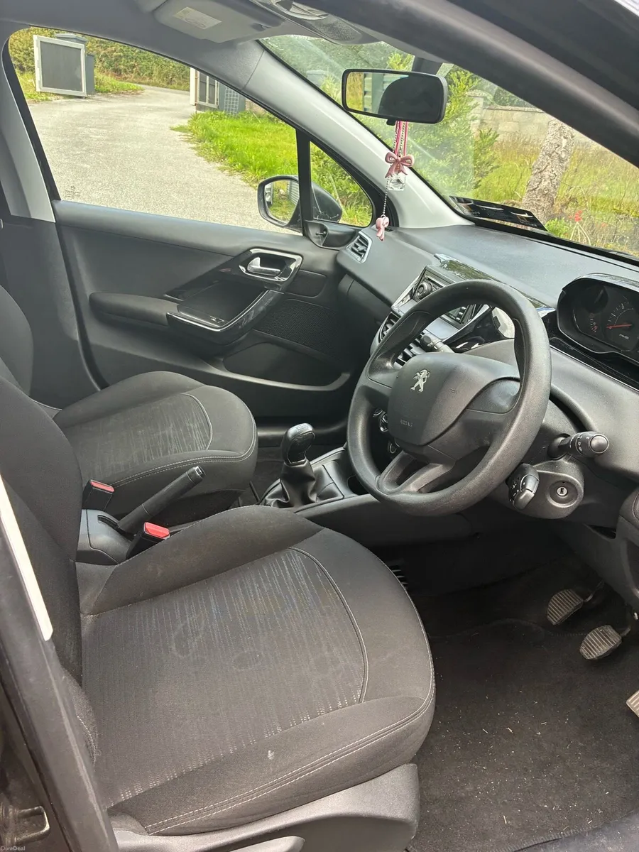 Peugeot 208 - Image 5