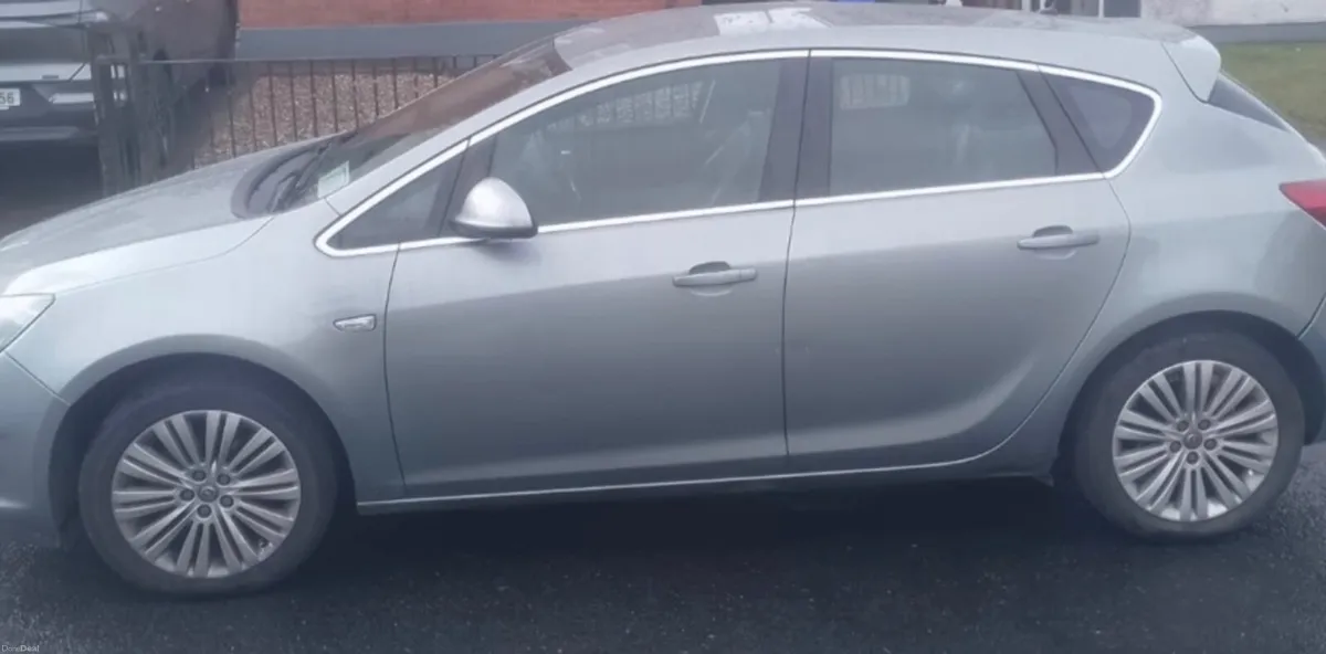 Opel Astra 2015 - Image 2