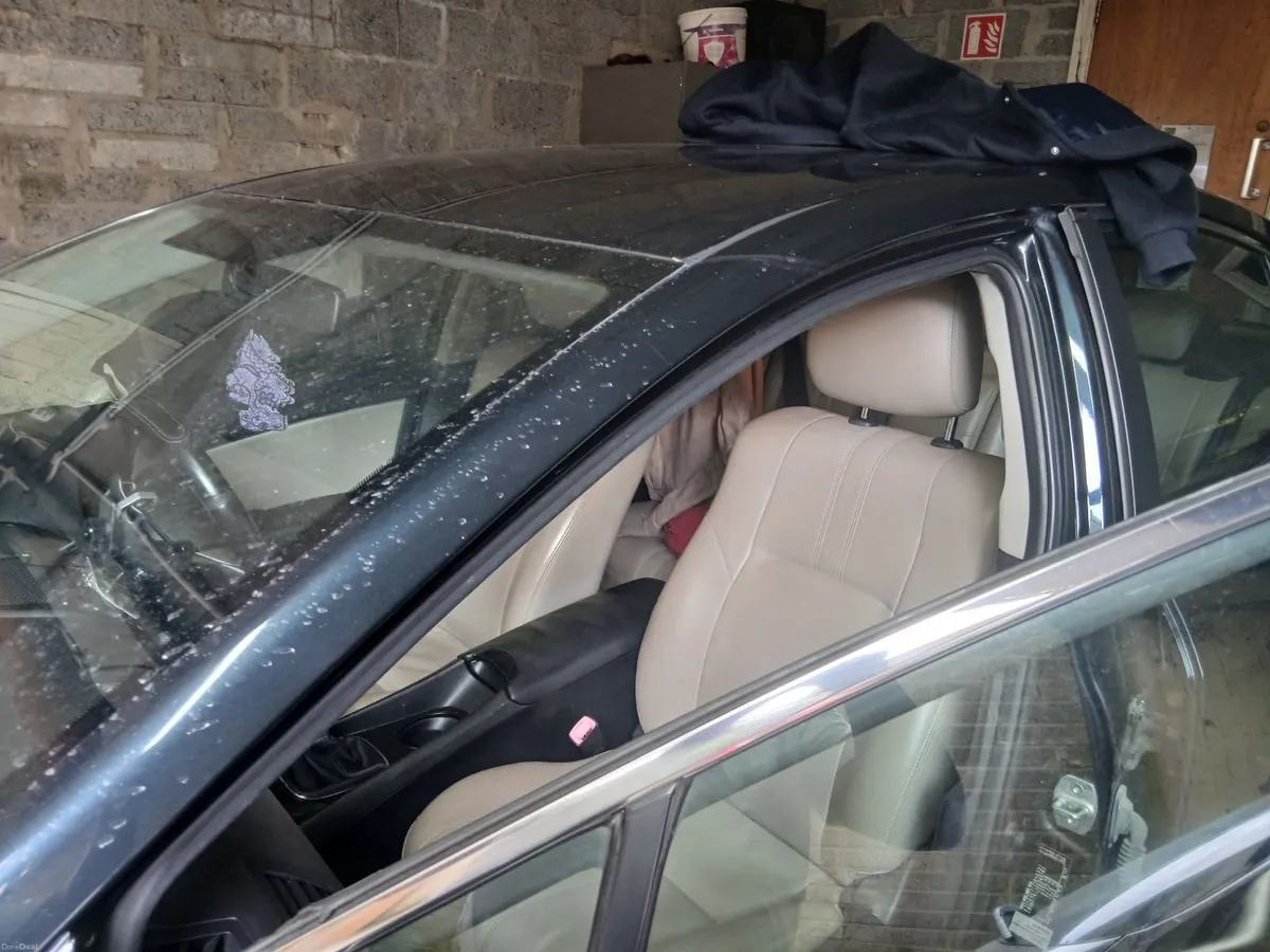 Toyota Avensis 2011 - Image 6