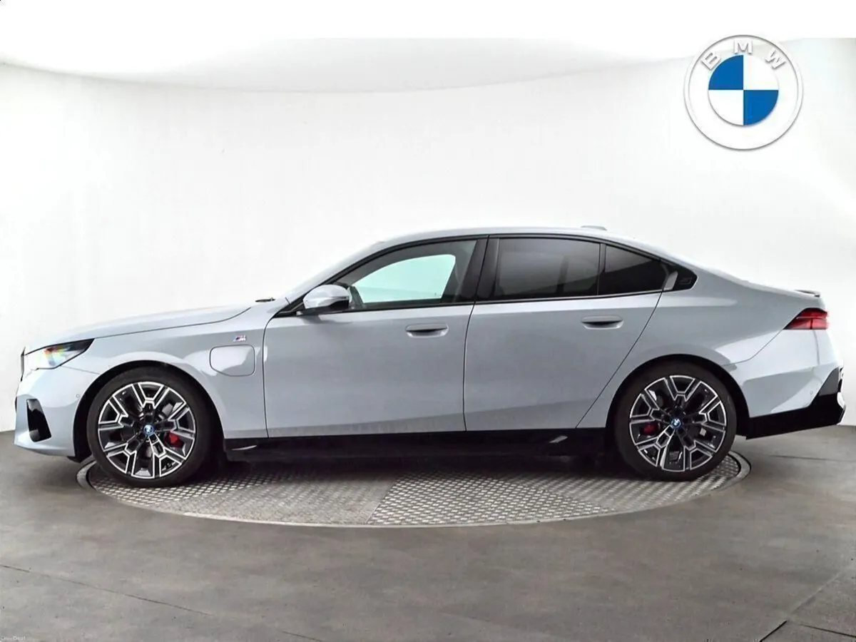 BMW 5-Series 530e M Sport Pro Saloon - Image 3
