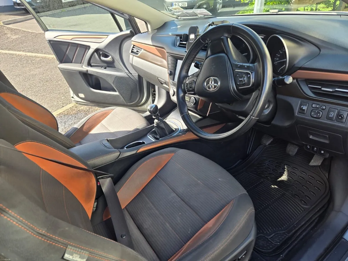 2018 Toyota Avensis 2.0 Diesel Manual Long NCT - Image 5